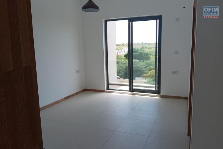 À VENDRE – PENTHOUSE NEUF 180 m² – CENTRE GRAND BAIE