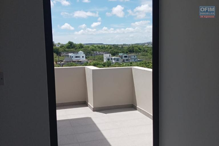 À VENDRE – PENTHOUSE NEUF 180 m² – CENTRE GRAND BAIE