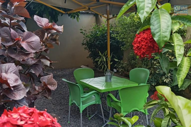  À LOUER – Grande villa atypique pleine de charme | 3 étages + rooftop | 3 à 4 chambres | Studio indépendant