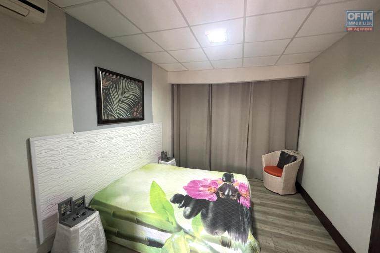 Flic en Flac – À vendre : spacieuse villa de 300 m², 5 chambres, située dans un quartier résidentiel calme.