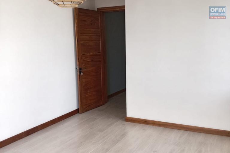 Villa contemporaine neuve à Pereybere – 6 chambres – Piscine centrale – Prestations premium