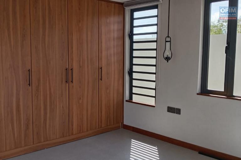 Villa contemporaine neuve à Pereybere – 6 chambres – Piscine centrale – Prestations premium