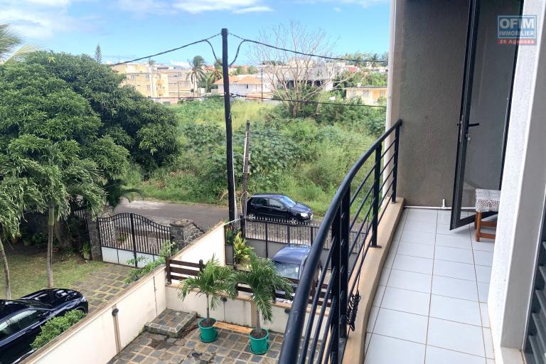 Flic en Flac &agrave; louer r&eacute;cent appartement 3 chambres situ&eacute; dans une belle r&eacute;sidence &agrave; 5 minutes &agrave; pieds de la plage et des commerces au calme.