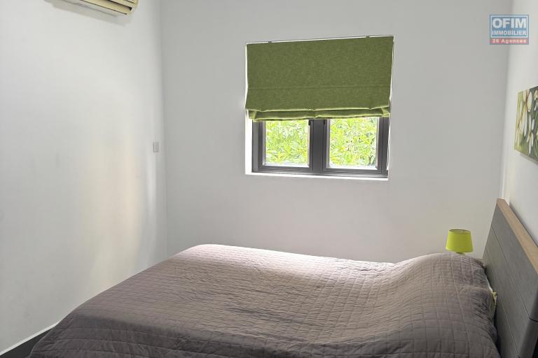Flic en Flac île Maurice à louer appartement 2 chambres situé dans une résidence sécurisée avec piscine, ascenseur et parking couvert.
