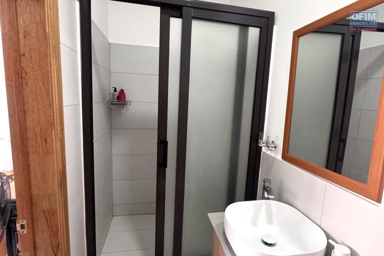 Flic en Flac &ndash; &Agrave; louer bel appartement 1 chambre situ&eacute; dans une r&eacute;sidence de standing avec piscine, salle de sport et parking couvert.