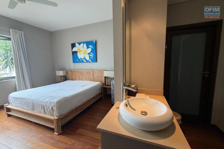 BAIN BOEUF : Superbe appartement d’inspiration balinaise – Vue mer & accès plage