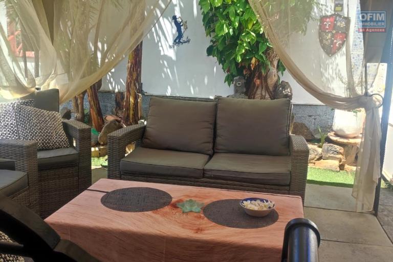 Albion &ndash; &Agrave; vendre, deux villas avec piscine, proches de la plage