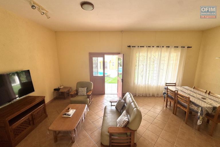 Tamarin à louer ravissant duplex 3 chambres situé dans une résidence sécurisée avec piscine commune et un grand parc au calme.