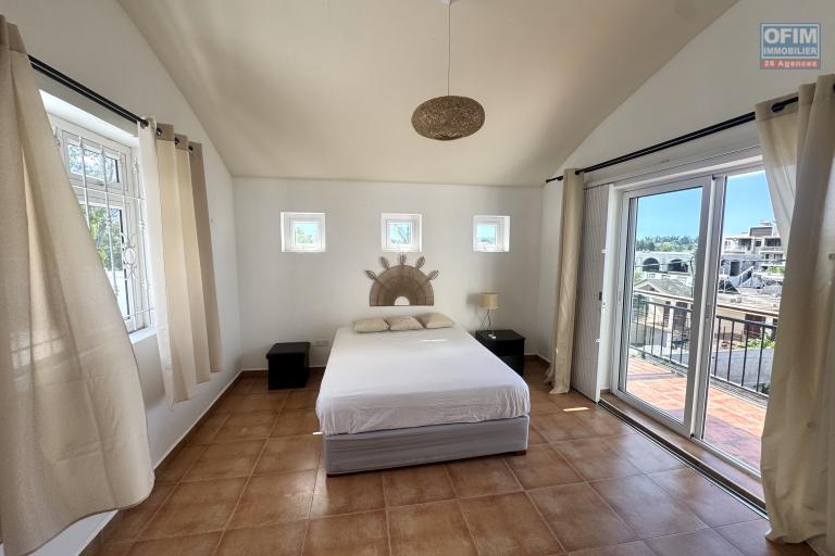 Flic En Flac &agrave; louer charmante villa trois chambres et un bureau avec piscine au calme.