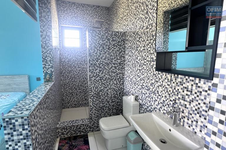 Maison 4 chambres avec piscine et rooftop &ndash; Location long terme &agrave; Flic en Flac