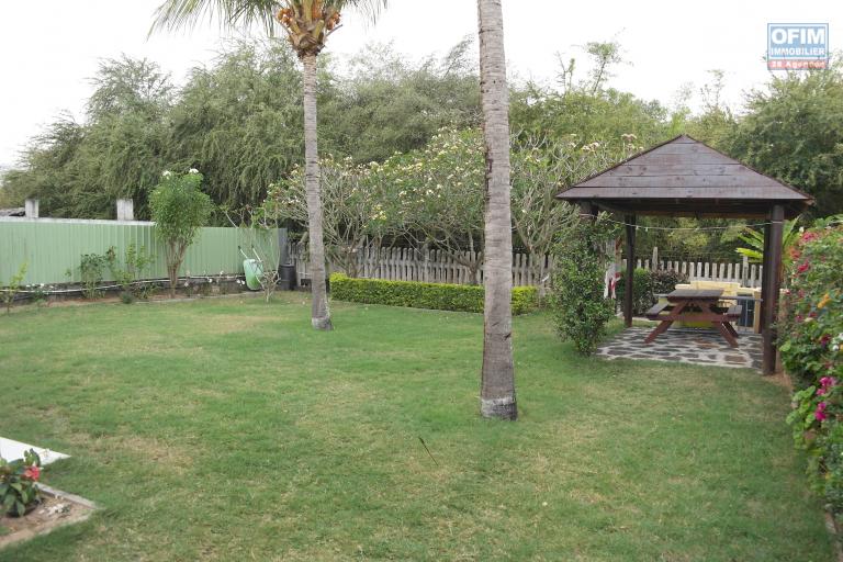 Flic en Flac &agrave; louer appartement 2 chambres dans villa &agrave; 300 m&egrave;tres de la plage avec jardin commun