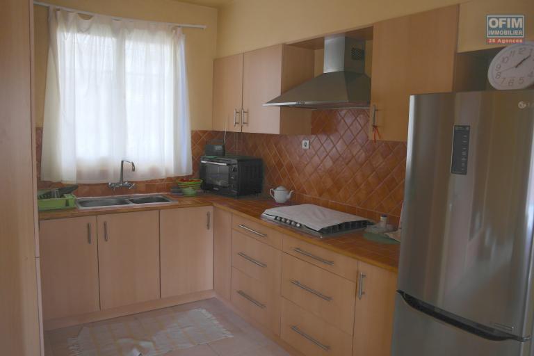 Flic en Flac &agrave; louer appartement 2 chambres dans villa &agrave; 300 m&egrave;tres de la plage avec jardin commun