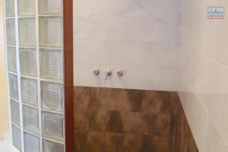 Flic en Flac &agrave; louer appartement 2 chambres dans villa &agrave; 300 m&egrave;tres de la plage avec jardin commun