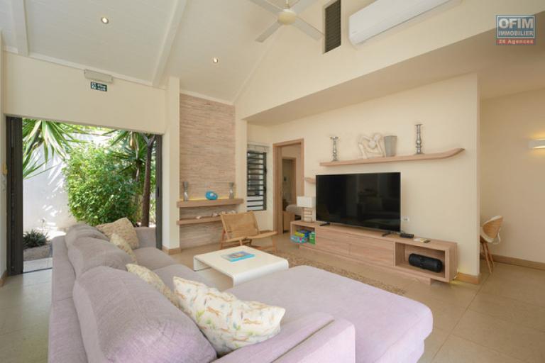 A vendre villa dans une r&eacute;sidence de prestige accessible aux &eacute;trangers. A deux minutes du centre de Grand Baie.