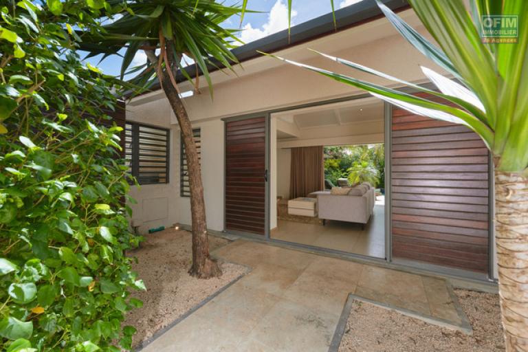 A vendre villa dans une r&eacute;sidence de prestige accessible aux &eacute;trangers. A deux minutes du centre de Grand Baie.