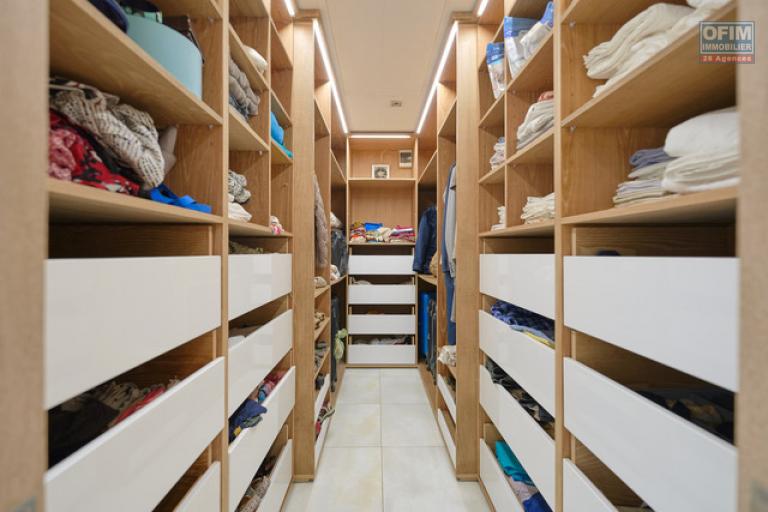 A vendre villa dans une résidence de prestige accessible aux étrangers. A deux minutes du centre de Grand Baie.