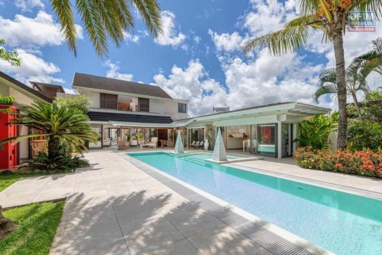 A vendre villa dans une r&eacute;sidence de prestige accessible aux &eacute;trangers. A deux minutes du centre de Grand Baie.