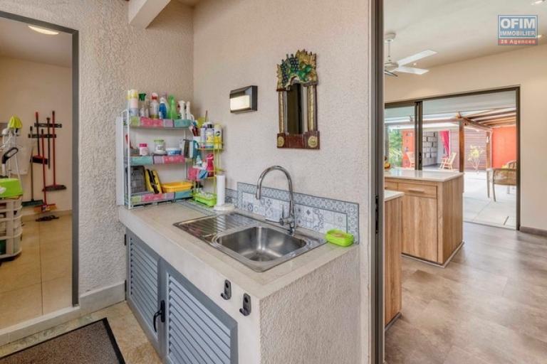 A vendre villa dans une r&eacute;sidence de prestige accessible aux &eacute;trangers. A deux minutes du centre de Grand Baie.