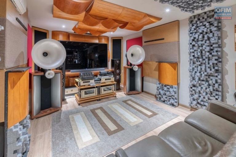 A vendre villa dans une r&eacute;sidence de prestige accessible aux &eacute;trangers. A deux minutes du centre de Grand Baie.