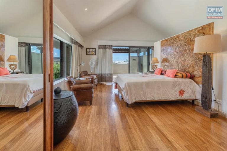 A vendre villa dans une r&eacute;sidence de prestige accessible aux &eacute;trangers. A deux minutes du centre de Grand Baie.