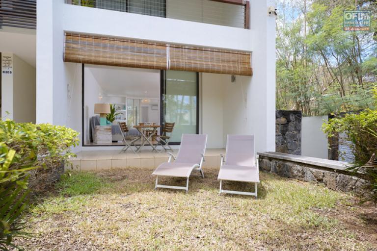 For sale: one bedroom apartment with en suite on the ground floor, furnished and equipped, accessible to foreigners in Mont Choisy.