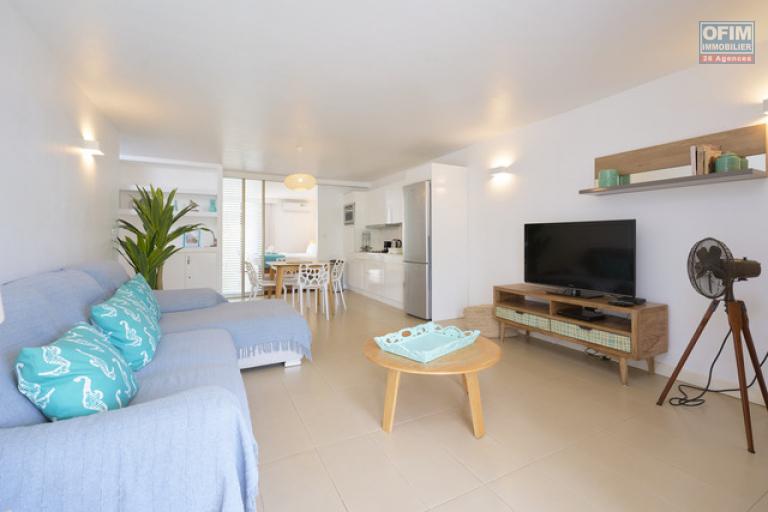 A vendre appartement d'une chambre en suite en rez de jardin, meubl&eacute; et &eacute;quip&eacute; accessible aux &eacute;trangers &agrave; Mont Choisy.