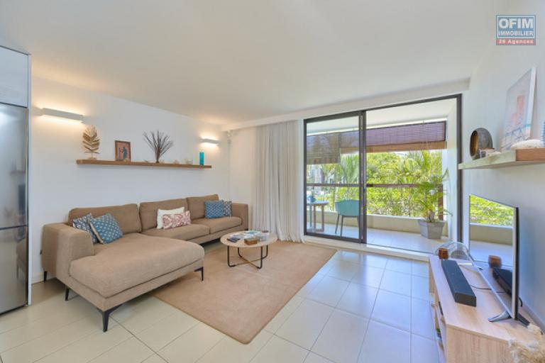 A vendre appartement d'une chambre au 1er &eacute;tage, meubl&eacute; et &eacute;quip&eacute; accessible aux &eacute;trangers &agrave; Mont Choisy.