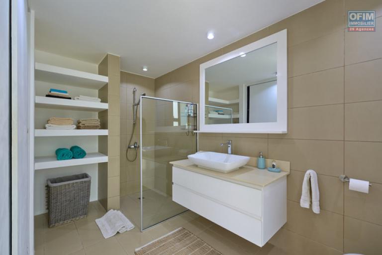 A vendre appartement d'une chambre au 1er &eacute;tage, meubl&eacute; et &eacute;quip&eacute; accessible aux &eacute;trangers &agrave; Mont Choisy.