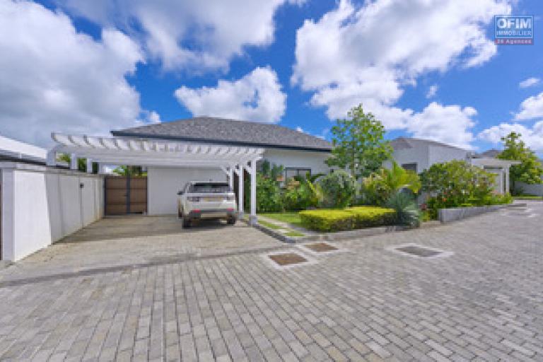A vendre magnifique villa dans une residence accessible aux etrangers &agrave; Grand Baie, La Salette.