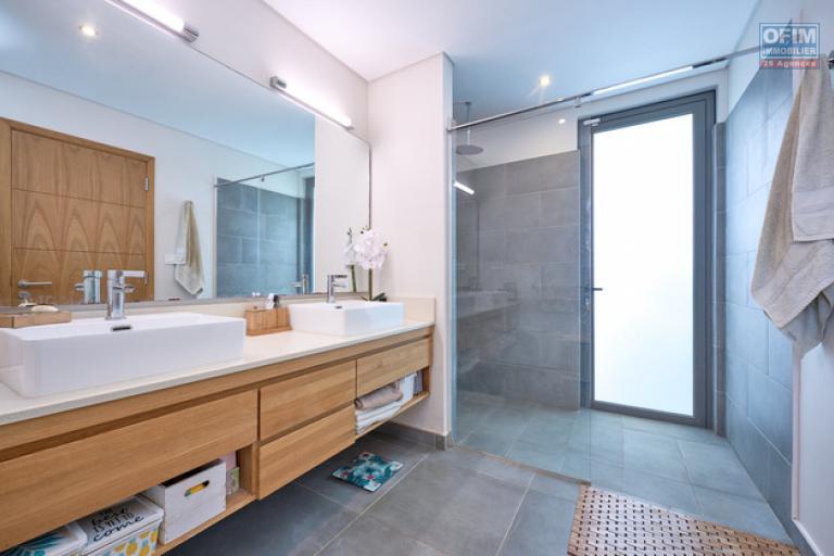 A vendre magnifique villa dans une residence accessible aux etrangers à Grand Baie, La Salette.