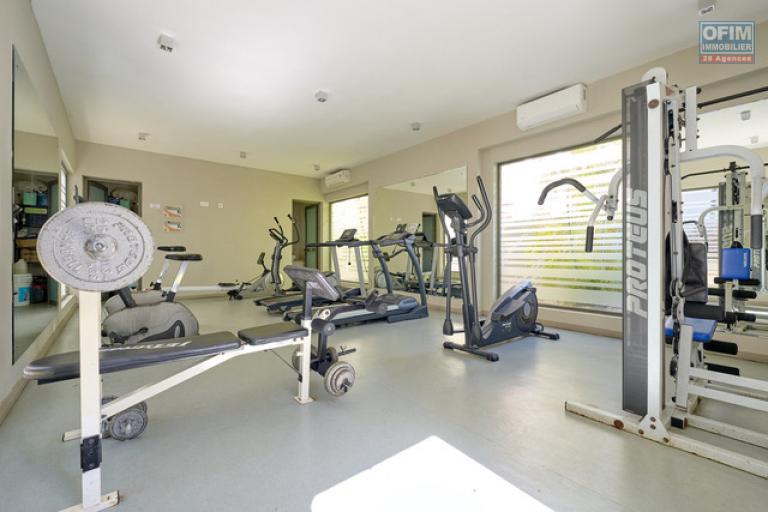 A vendre magnifique appartement de 3 chambres en suite accessible aux étrangers à Bain Bœuf.