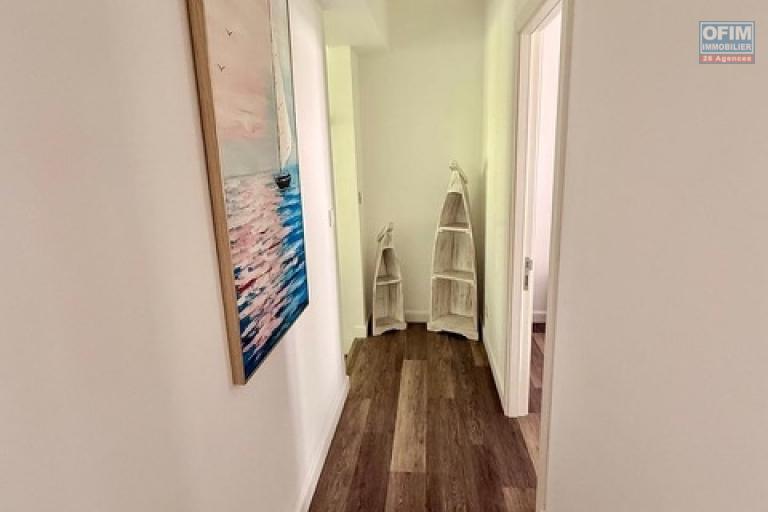 A vendre appartement type duplex de 3 chambres en suite, rez de jardin, meublé accessible aux étrangers à Pointe Aux Canonniers.