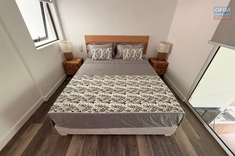 A vendre appartement type duplex de 3 chambres en suite, rez de jardin, meublé accessible aux étrangers à Pointe Aux Canonniers.