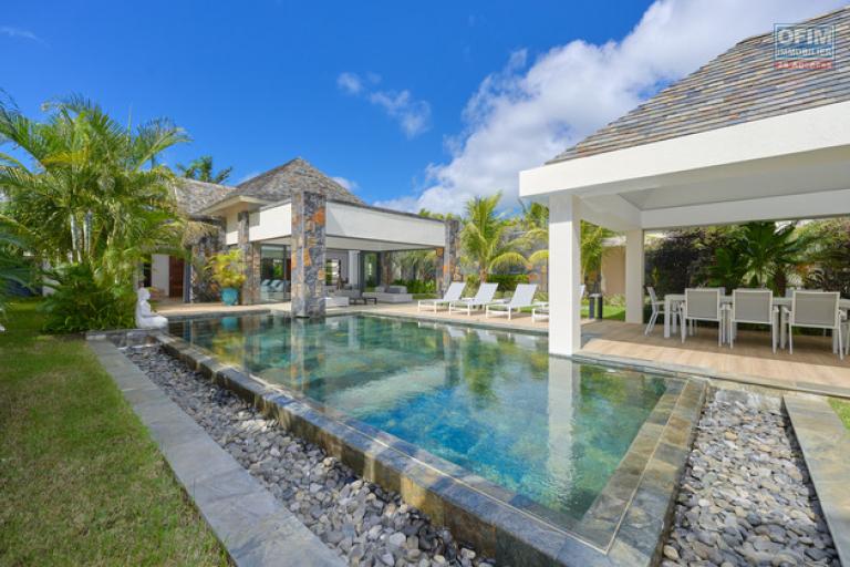 For sale: magnificent villa in a residence accessible to foreigners in Grand Baie.
