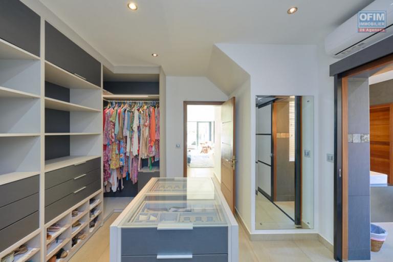 A vendre magnifique villa dans une residence accessible aux etrangers à Grand Baie.