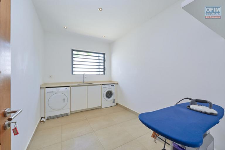 A vendre magnifique villa dans une residence accessible aux etrangers à Grand Baie.