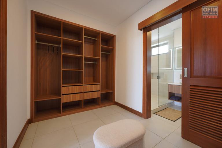 A vendre appartement de 3 chambres accessible aux étrangers à Pointe aux Cannoniers.