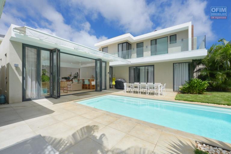 For sale: magnificent 4-bedroom villa with en suite rooms, accessible to foreigners in Pereybere.