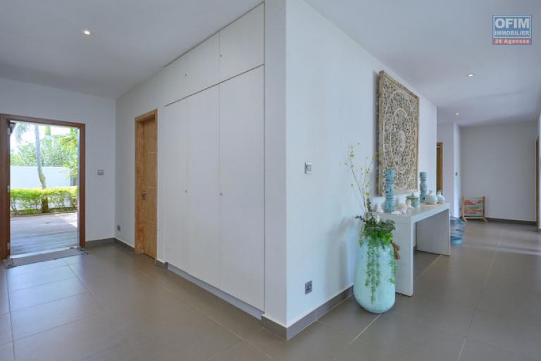 A vendre villa 3 chambres accessible aux etrangers emplacement idéal à La Salette, Grand Baie.