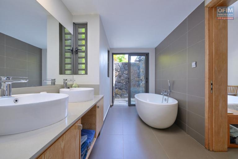 A vendre villa 3 chambres accessible aux etrangers emplacement idéal à La Salette, Grand Baie.