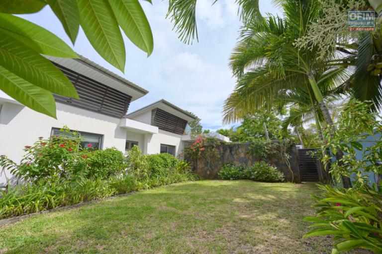 A vendre villa 3 chambres accessible aux etrangers emplacement idéal à La Salette, Grand Baie.
