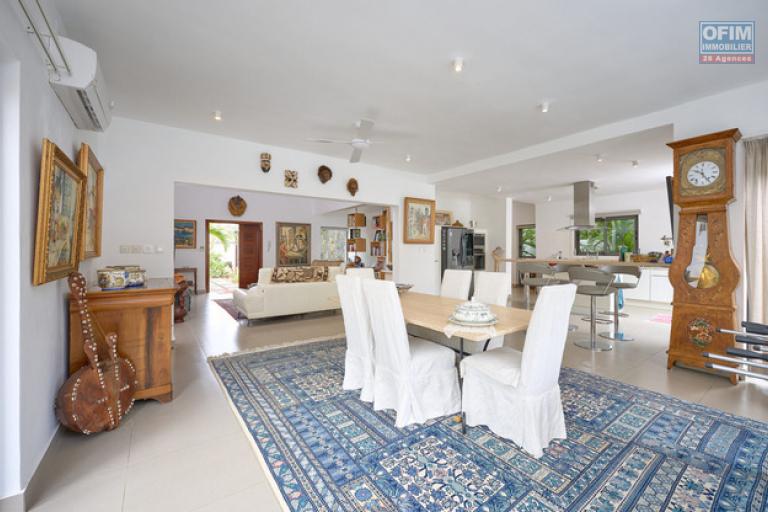 A vendre villa 4 chambres accessible aux etrangers emplacement id&eacute;al &agrave; La Salette, Grand Baie.