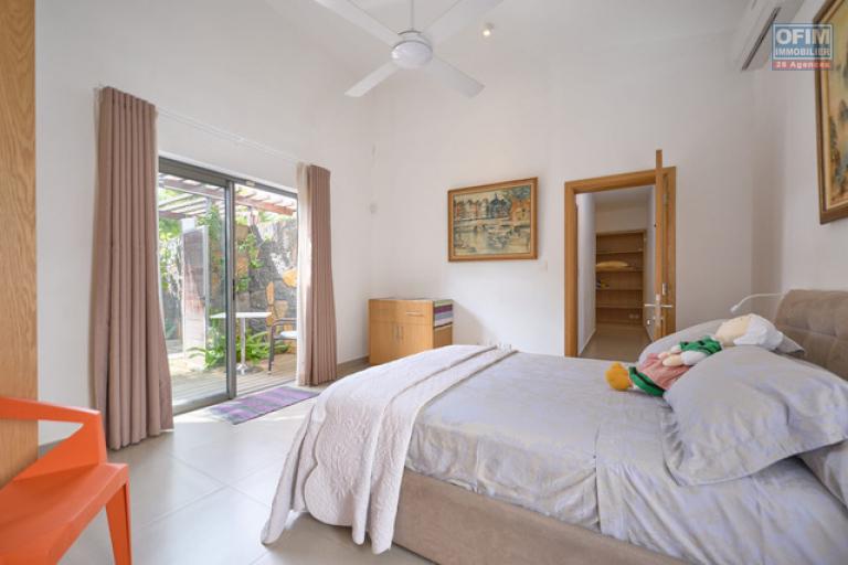 A vendre villa 4 chambres accessible aux etrangers emplacement id&eacute;al &agrave; La Salette, Grand Baie.