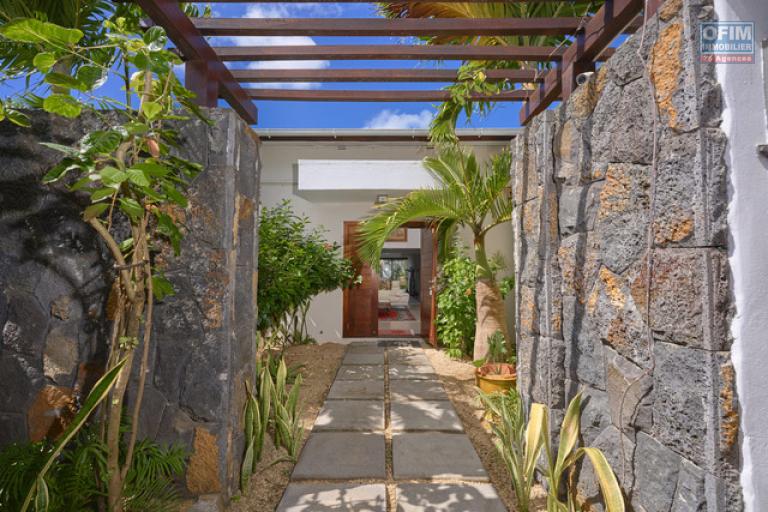 A vendre villa 4 chambres accessible aux etrangers emplacement id&eacute;al &agrave; La Salette, Grand Baie.