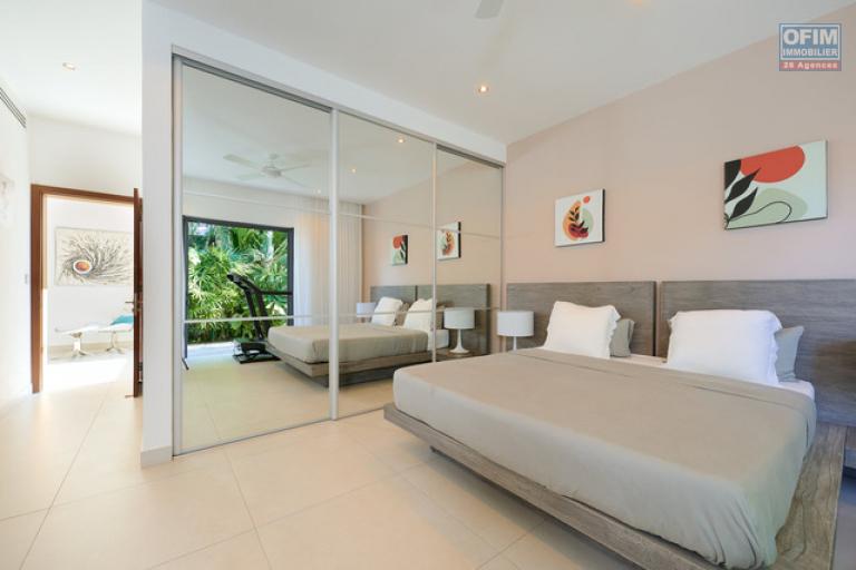 A vendre villa de 4 chambres en suite + bureau de 414,20 m2 sur un terrain de 1 065 m2 accessible aux etrangers &agrave; Grand Baie.