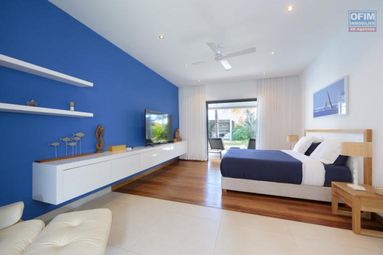 A vendre villa de 4 chambres en suite + bureau de 414,20 m2 sur un terrain de 1 065 m2 accessible aux etrangers &agrave; Grand Baie.