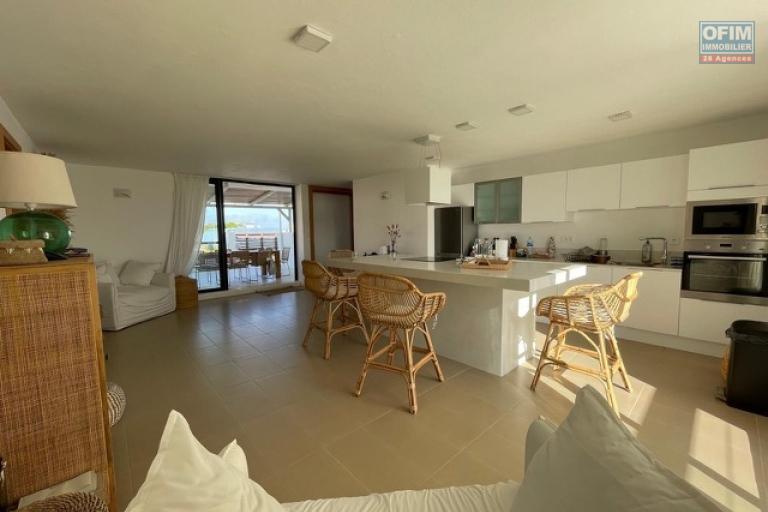 A vendre penthouse de 3 chambres en suite, meubl&eacute; et &eacute;quip&eacute; accessible aux &eacute;trangers &agrave; Mont Choisy.