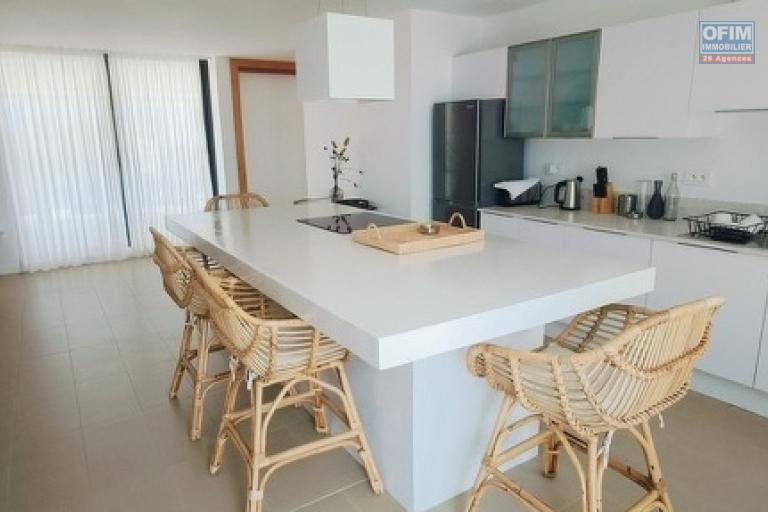 A vendre penthouse de 3 chambres en suite, meubl&eacute; et &eacute;quip&eacute; accessible aux &eacute;trangers &agrave; Mont Choisy.