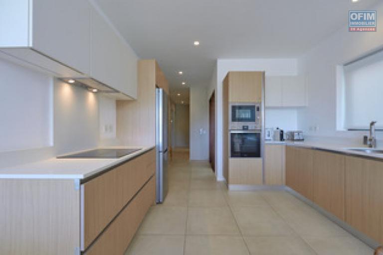 A vendre appartement de 3 chambres Accessible aux &eacute;trangers &agrave; Pointe Aux Canonniers.