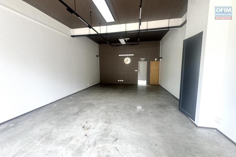 &Agrave; Louer  Local Commercial 74 m&sup2; Id&eacute;alement Situ&eacute; &agrave; Rivi&egrave;re Noire